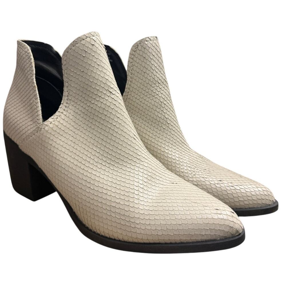 Steve Madden Petra Women 9.5 Open Side Off White Faux Leather Snake Ankle Bootie - Picture 2 of 7
